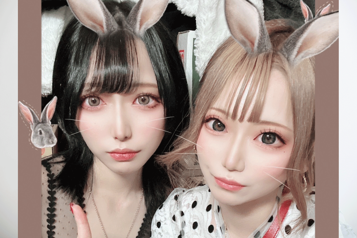 賑やかにワイワイするパールのキャストたち