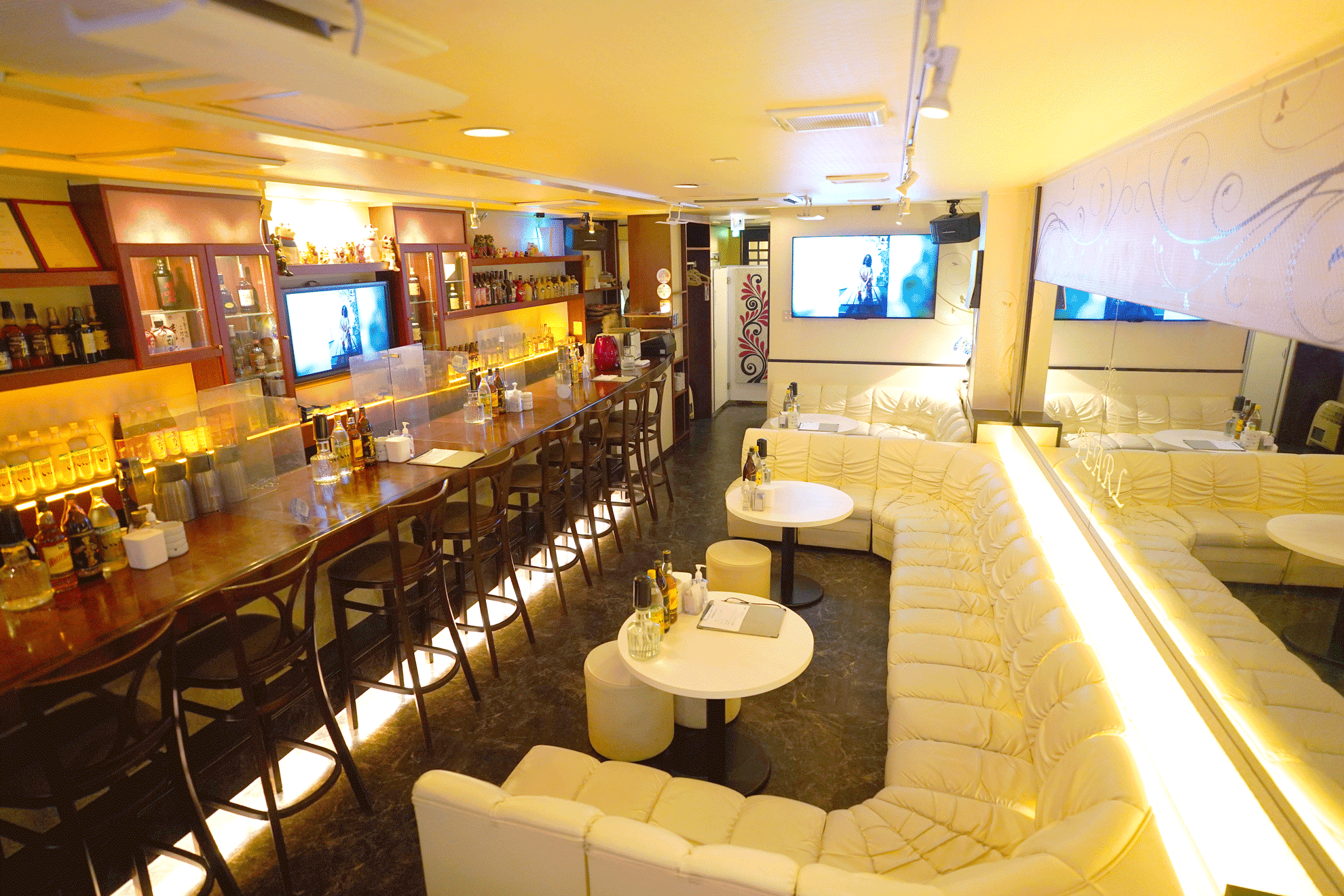 駒ヶ根の中心市街地にある地域では唯一のキャバクラです。