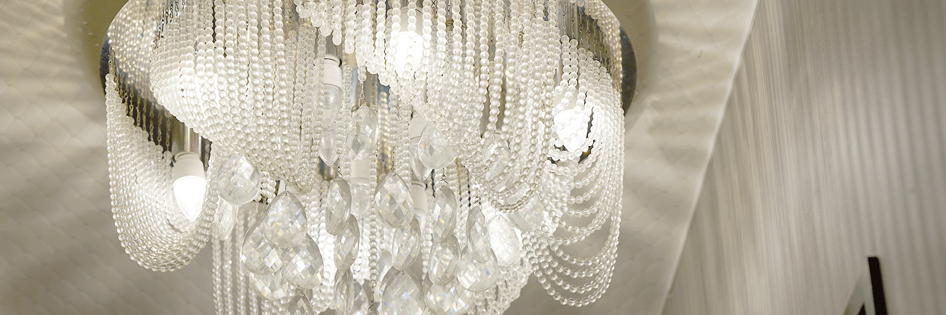 駒ヶ根のキャバクラ パール店内のシャンデリア写真